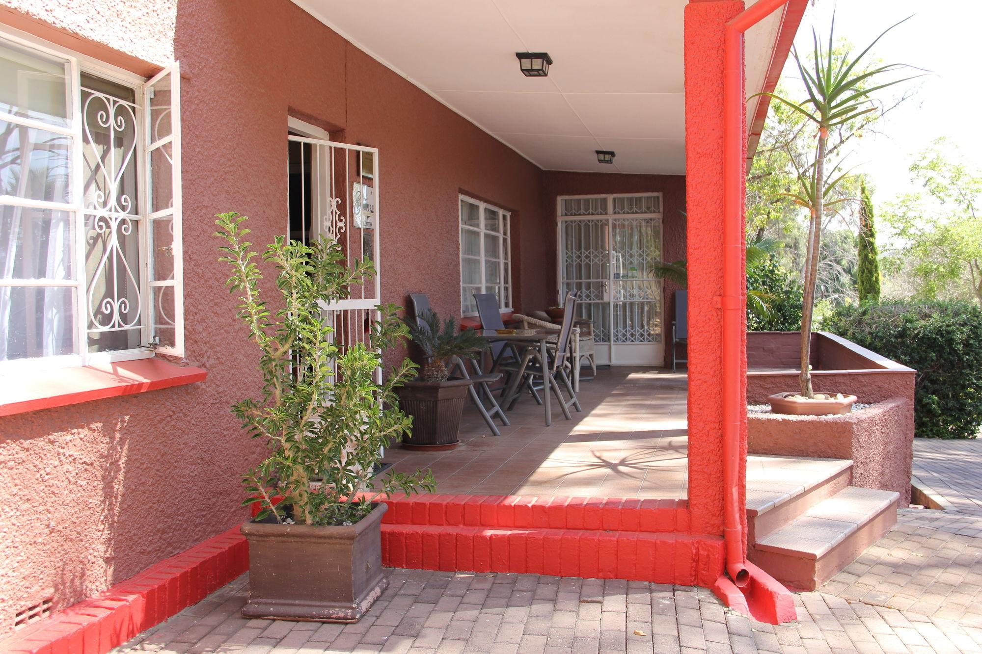 Gumtree Guest House Oudtshoorn Exterior foto